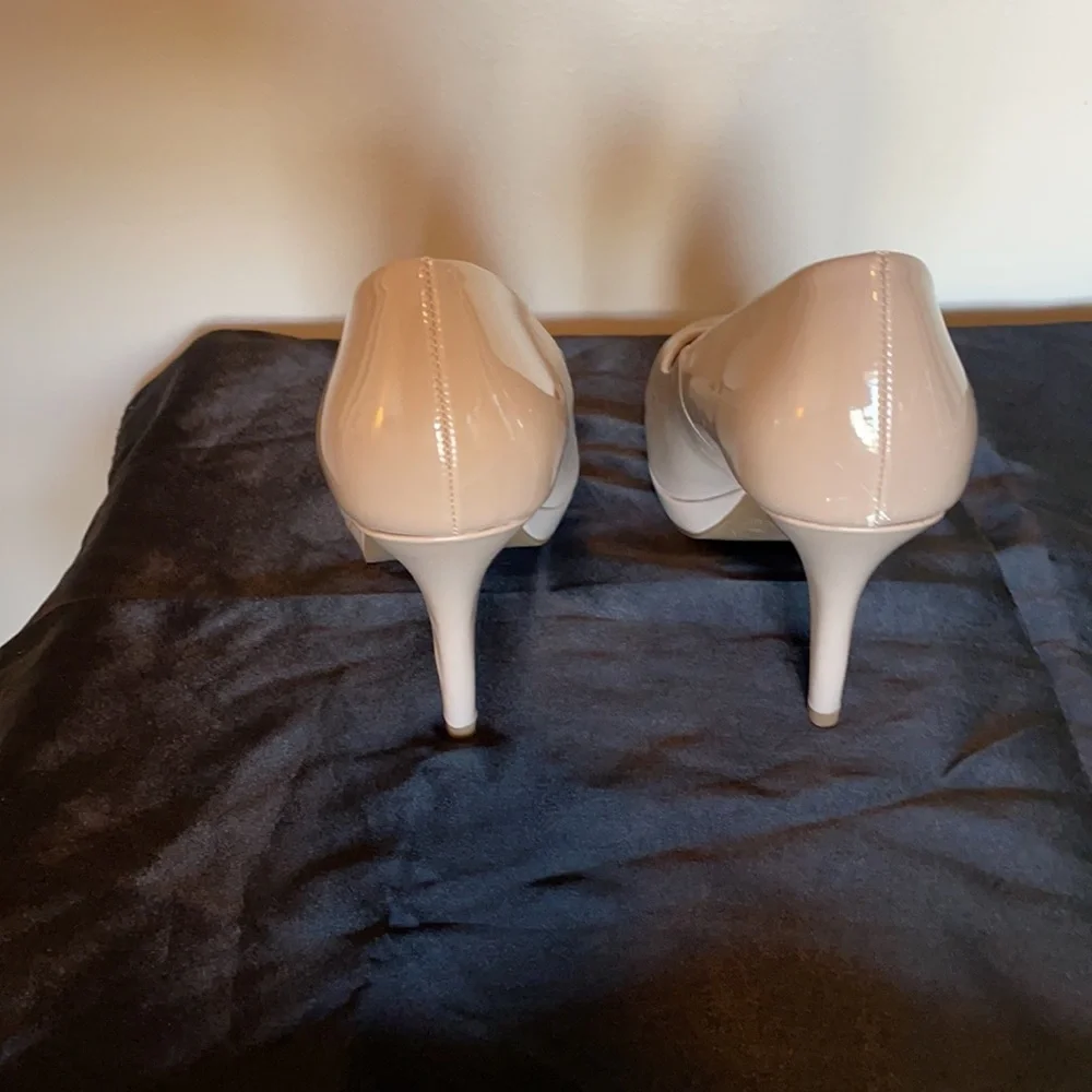 Nude heels (approx 2 inch), 10W - Picture 3 of 5